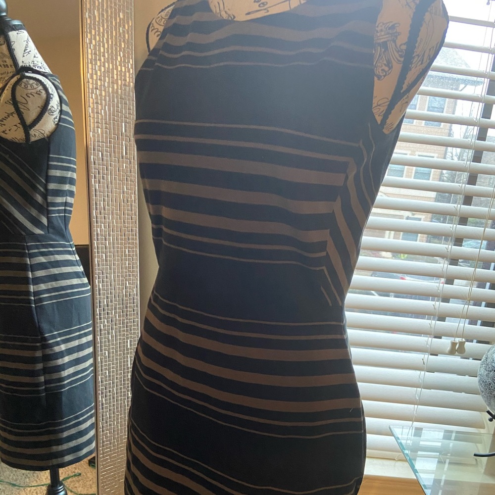 Dress - Picture 5 of 7